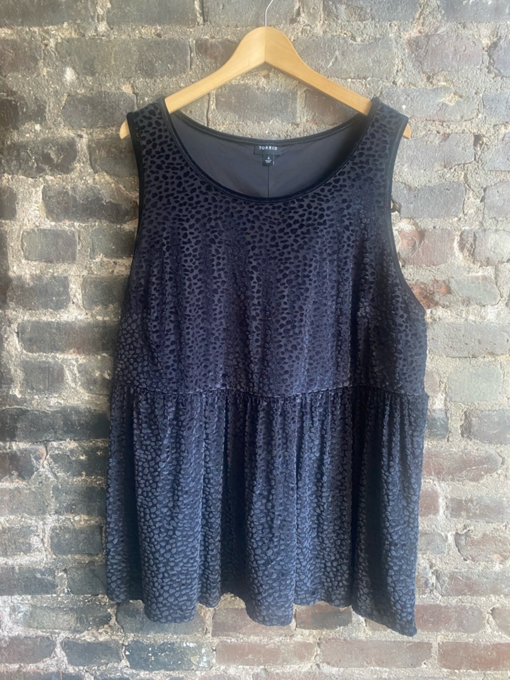 Torrid Black Textured Tank Top Tunic Tiered Lined  Sz 4 Witchy